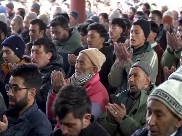 India News | Ladakh: Thousands of Devotees Offer Prayers on Eid Ul-Fitr Across Kargil