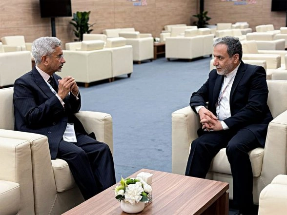 World News | Jaishankar Extends Eid Greetings to Iran FM Araghchi; Discusses Situation in West Asia