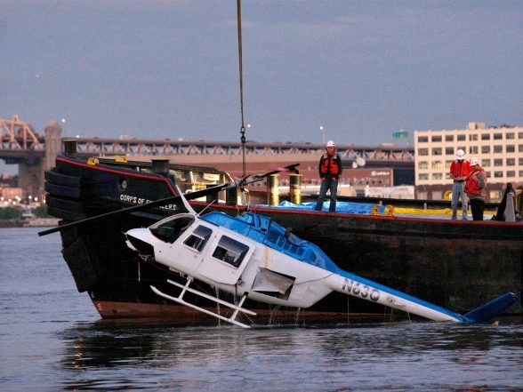 World News | Search and Rescue Operations Underway After Helicopter Crash in Territorial Waters in Qatar