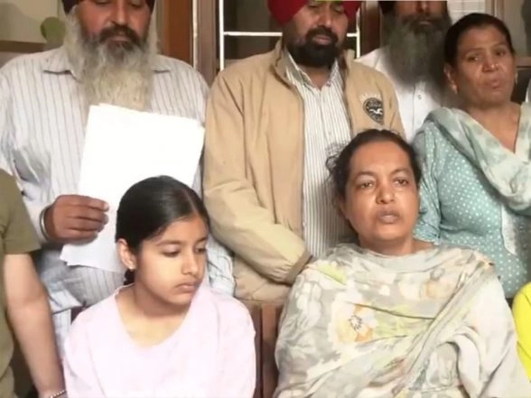 India News | Postmortem and Last Rites Will Be Conducted Only After Justice is Served: Wife of Deceased PWC Official Gagandeep Singh