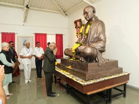 India News | Maharashtra: Vice President Radhakrishnan Offers Floral Tributes to Mahatma Gandhi at Nisargopachar Ashram in Pune