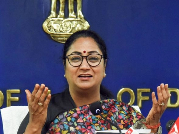 India News | CM Rekha Gupta Announces Plan to Merge Major Delhi Hospitals Under AIIMS-like Model