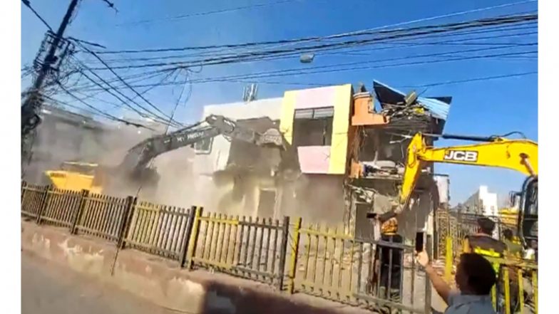 India News | MP: Municipal Corporation Removes Structure Near Mahakal Temple in Ujjain After Lease Period Expired
