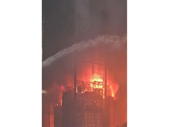 India News | Gujarat: Massive Fire Breaks out at Kandla Special Economic Zone in Gandhidham