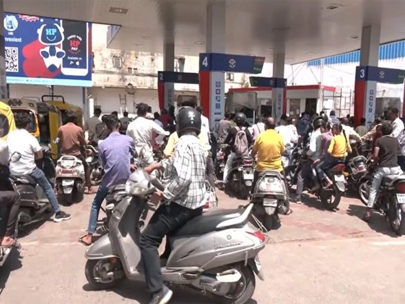 India News | No Fuel Shortage in Madhya Pradesh, Authorities Urge Public to Avoid Panic Buying