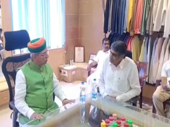 India News | Union Minister Arjun Ram Meghwal Visits Tiruppur, Assures Support for Textile Sector