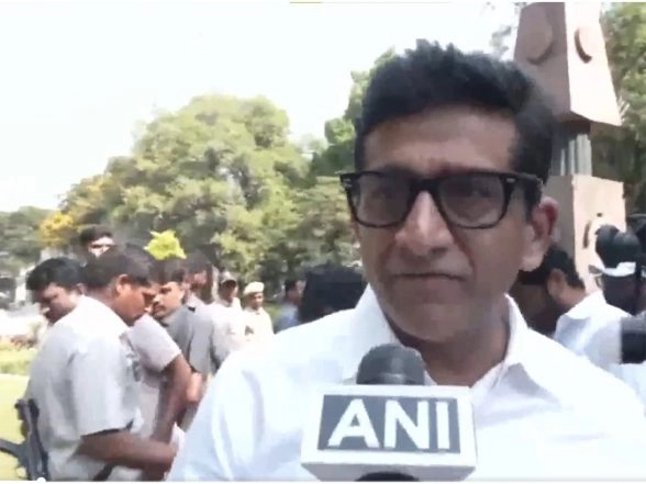 India News | Telangana: BRS Protests Revenue Minister's Role in Alleged Illegal Mining, Demands Probe