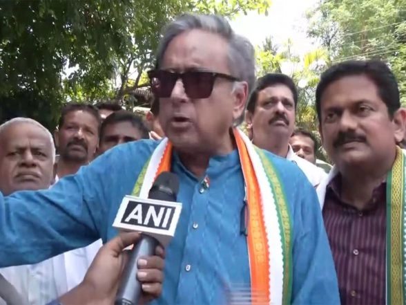 India News | Kerala Polls: Sumesh Achuthan Will Become Voice of People, Says Congress MP Tharoor in Chittoor