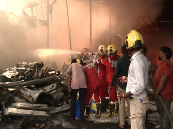 India News | Andhra Pradesh: Fire Breaks out at Scrap Shop in Vishakhapatnam, No Casualty Reported