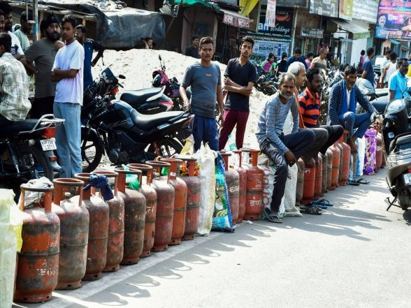 India News | Centre Makes Ad Hoc Allocation of PDS SKO to States and UTs for Houshold Use, Amid Energy Supply Disruption