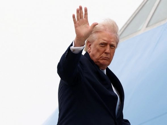 World News | F-16s Scrambled, Flares Deployed After Civilian Aircraft Violates Flight Restriction Near Trump's Air Force One in Florida