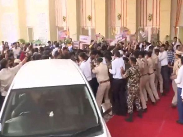 LatestLY - Business - News Image