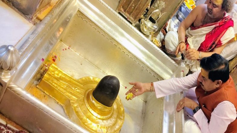 India News | MP CM Mohan Yadav Offers Prayers at Kashi Vishwanath Temple in Varanasi, Tours Temple Corridor