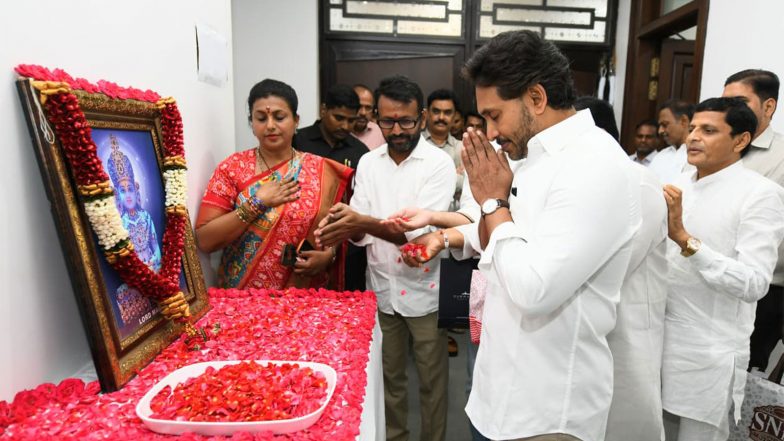 India News | YSRCP Chief Jagan Mohan Reddy Pays Tributes on Occasion of Mahavir Jayanti
