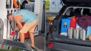 social-viral-Australia Fuel Crisis: Viral Video Shows Man Filling Bottles With Petrol Amid Fuel Shortage in Country