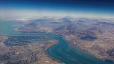 Iran Allows Passage of ‘Non-Hostile Vessels’ Through Strait of Hormuz