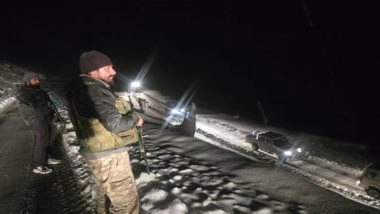 Heavy Snowfall in Jammu and Kashmir: Indian Army and Police Rescue 214 Stranded Tourists From Sinthan Pass Amid High-Altitude Conditions