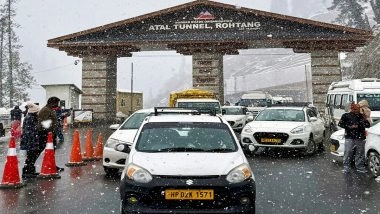 Manali Snowfall Chaos: Over 1,000 Vehicles Stuck Near Atal Tunnel, Dozens of Tourists Stranded at Jalori Pass (Watch Video)
