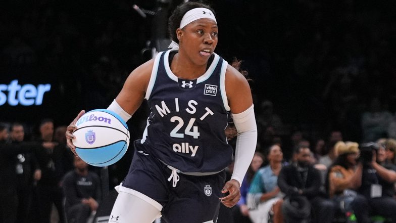 Stewart Scores 32, Carries Mist to Unrivaled Title