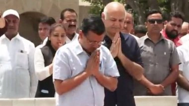 Delhi Excise Policy Case: Arvind Kejriwal Pays Tribute to Mahatma Gandhi at Rajghat, Backs ‘Satyagraha’ Stance (Watch Video)