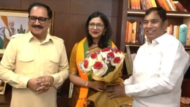 Swati Maliwal, Former AAP MP, Formally Joins Bharatiya Janata Party in Presence of Delhi BJP Chief Virendra Sachdeva (Watch Video)