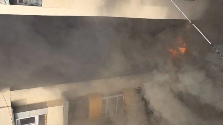 Ghaziabad Building Fire: Huge Blaze at Gaur Green Avenue Damages Multiple Flats in Indirapuram, Video Shows Thick Smoke