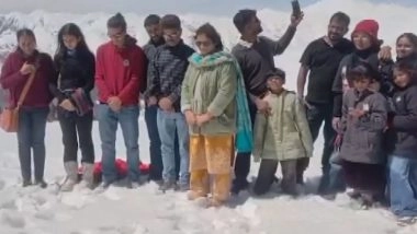 Pahalgam Terror Attack Anniversary: Emotional Scenes at Razdan Pass as Tourists Offer Prayers for Victims (Watch Video)