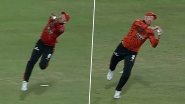 Heinrich Klaasen Takes Superman-Esque Catch To Dismiss Ayush Mhatre in SRH vs CSK IPL 2026 Match (Watch Video)