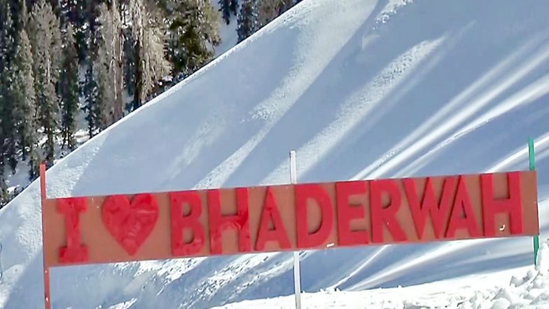 India News | Fresh Snowfall at Guldanda in Bhaderwah Draws Thousands of Tourists