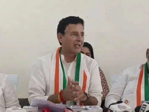 India News | Modi Government Has Imposed Huge Burden on Dhabas, Restaurants, Hotels, Sweet Makers: Surjewala