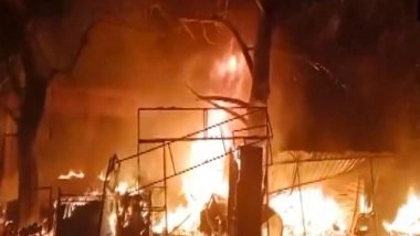 India News | Lucknow: Massive Fire Engulfs Shops on Sitapur Highway