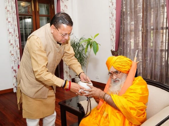 India News | Uttarakhand CM Pushkar Singh Dhami Meets Kedarnath Rawal, Reviews Yatra Preparations