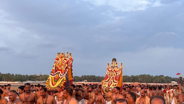 India News | Flight Ops Paused as Thiruvananthapuram Airport Turns into 'path of Faith' for Painkuni Arattu Ritual