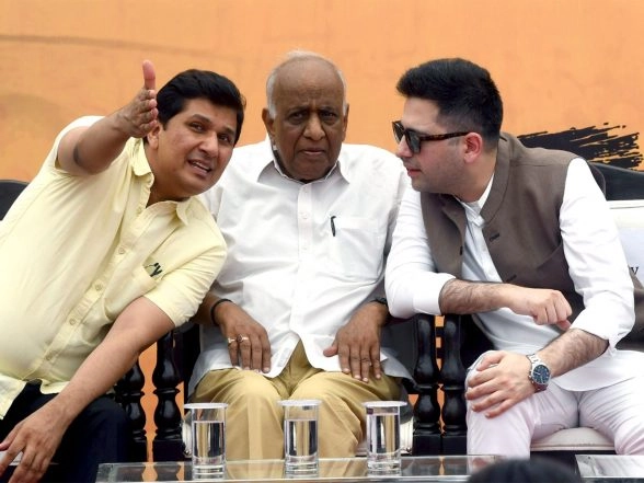 LatestLY - Politics - News Image