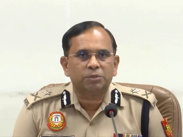 India News | Delhi Police Assures Strict Action Against Hoarding, Black Marketing of LPG Cylinders