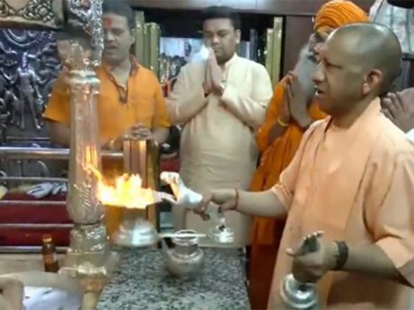 India News | UP CM Yogi Adityanath Offers Prayers at Kaal Bhairav Temple in Varanasi