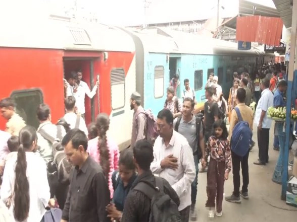 India News | BIhar: LPG Shortage Forces Migrant Workers to Leave Work & Return to Their Hometowns