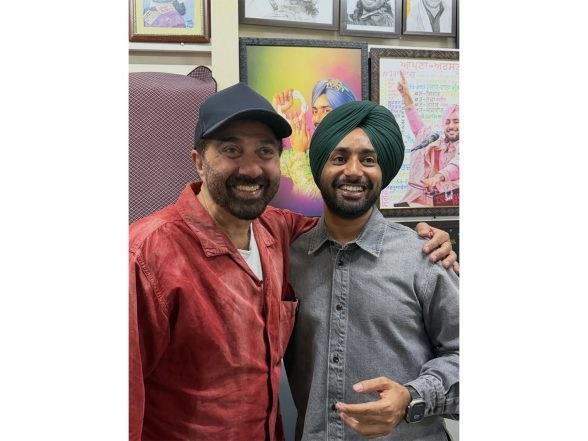 Entertainment News | Sunny Deol Meets with Punjabi Singer Satinder Sartaaj