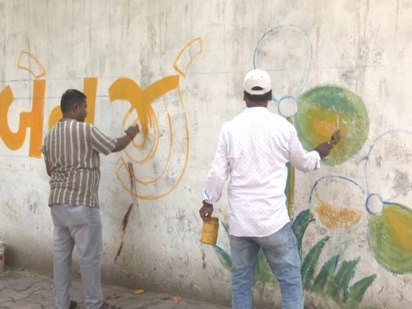 India News | Row over MP Mahua Moitra's 'Gujaratis' Remark in Bhabanipur; TMC Distances Itself