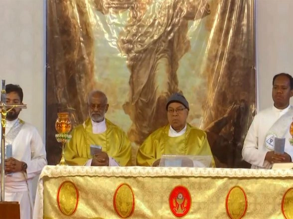 India News | Easter Celebrated with Devotion Across Kochi, National Capital