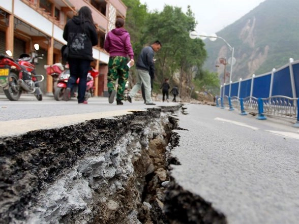 World News | Earthquake of Magnitude 4.9 Strikes China