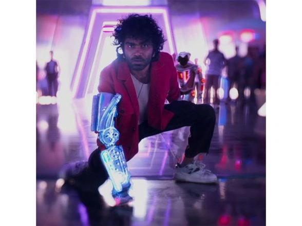 Entertainment News | Love Insurance Kompany Trailer: Pradeep Ranganathan Goes Against Love App to Prove His Feelings for Kirthi