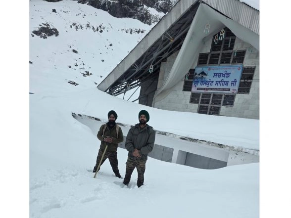 India News | Indian Army and Sevadars Survey Hemkunt Sahib Trek; Snow-clearing to Begin After April 15