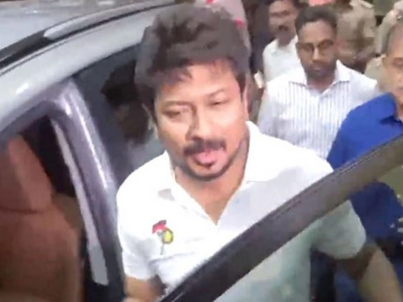 India News | DMK's Udhayanidhi Stalin Campaigns in Viralimalai of Pudukkottai District, Seeking Votes for Candidate K.K. Chellapandian