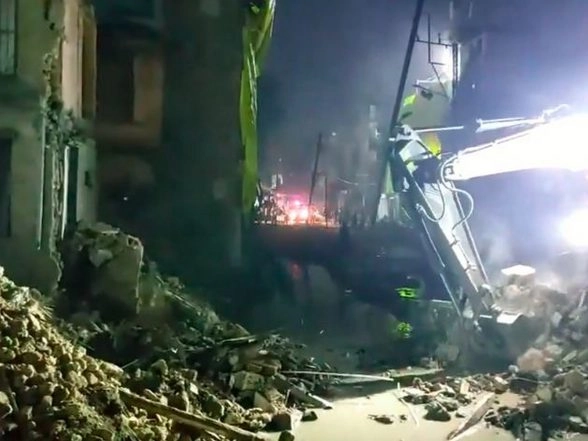 India News | Madhya Pradesh: Three-storey Building Collapses in Ujjain's Dhaba Road, No Injuries Reported