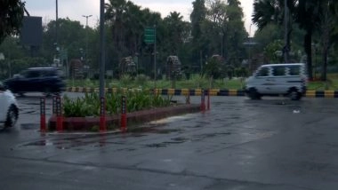 India News | Light Rain Lashes Delhi, IMD Forecasts Thunderstorms, Gusty Winds Throughout Day