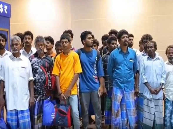 World News | 30 Fishermen from Tamil Nadu, Puducherry Return to India from Sri Lanka