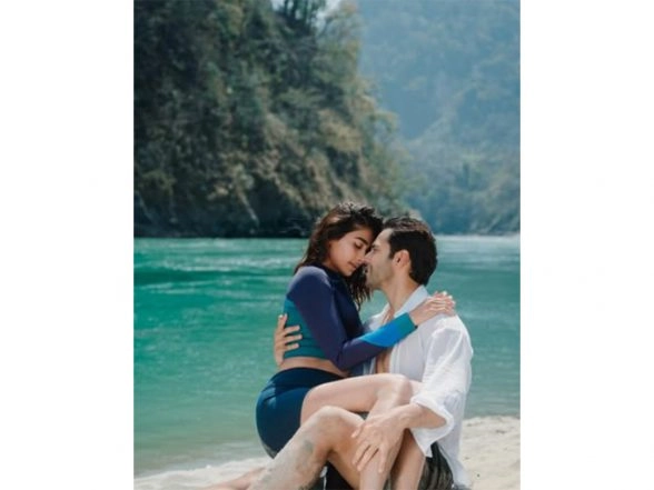 Entertainment News | 'Hai Jawani Toh Ishq Hona Hai': Varun Dhawan Gives a Sneak Peek into His on Screen Chemistry with Pooja Hegde