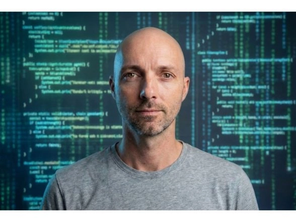 Business News | The Professionals With the Best Credentials Are Losing the Online Trust Race