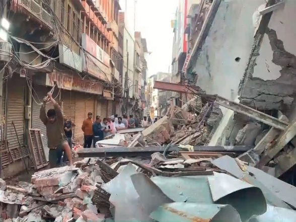 India News | UP: Building Collapses in Agra's Kinari Bazar, No Casualties